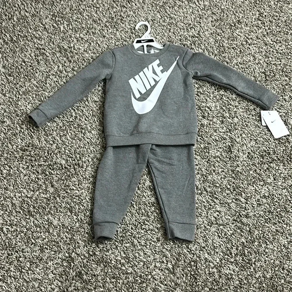 Nike Boys 2 Piece Set - Picture 1 of 3